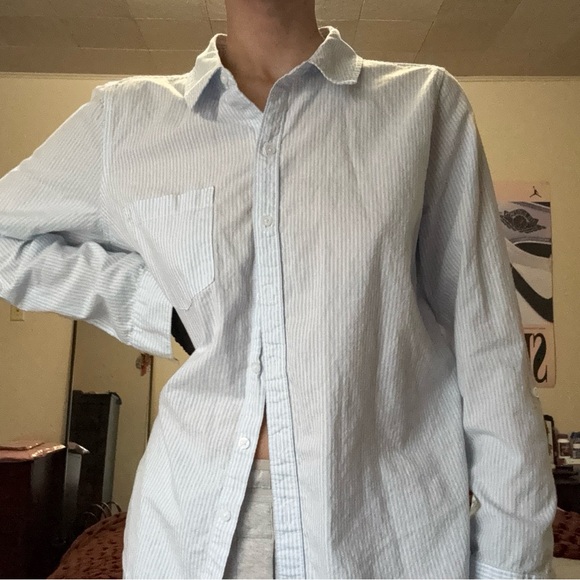 Women's Croft & Barrow Essential One Pocket Button Down Shirt - Picture 2 of 7